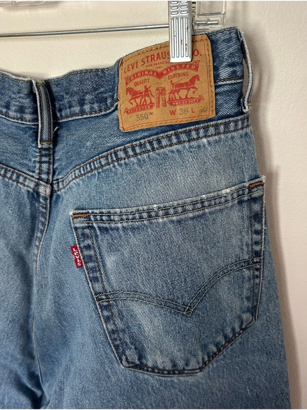 Levi's Men's Light Blue Straight-Leg Denim Jeans with Leather Patch